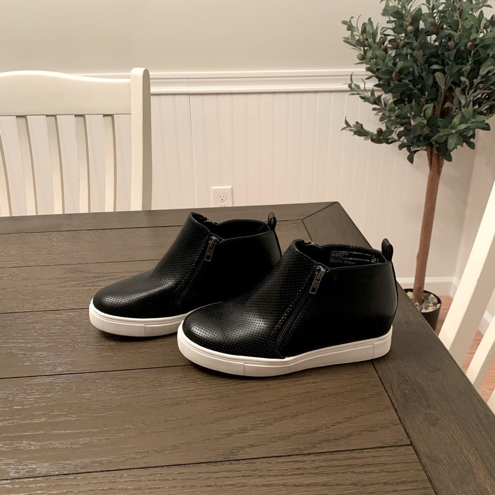 NEW Black shoes/Booties